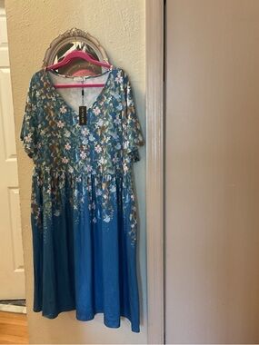 Blue Floral V-Neck Maxi Dress with Short Sleeves